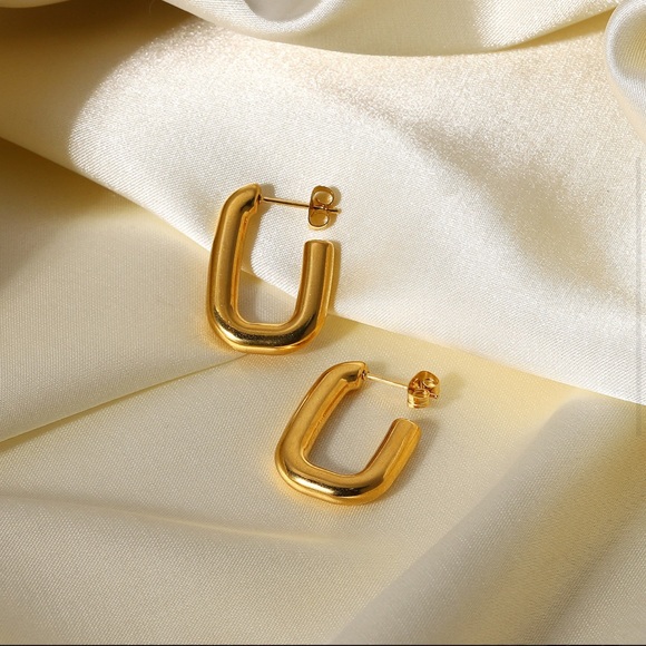 U-Shaped Earrings, Cut Link Earrings, 18K Gold Plated Earrings - Picture 5 of 6